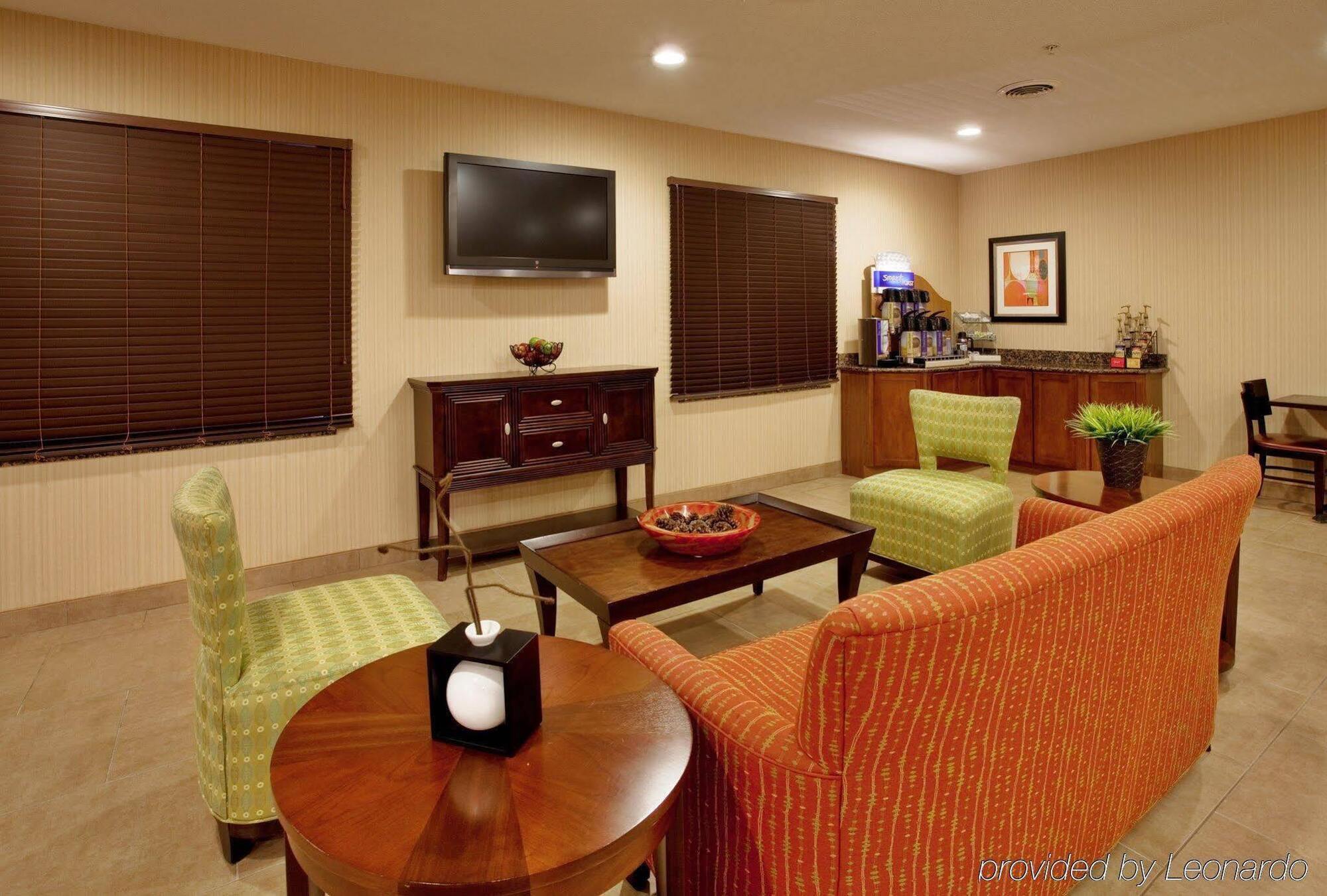 Holiday Inn Express Hotel And Suites Lincoln Airport By Ihg Exterior foto