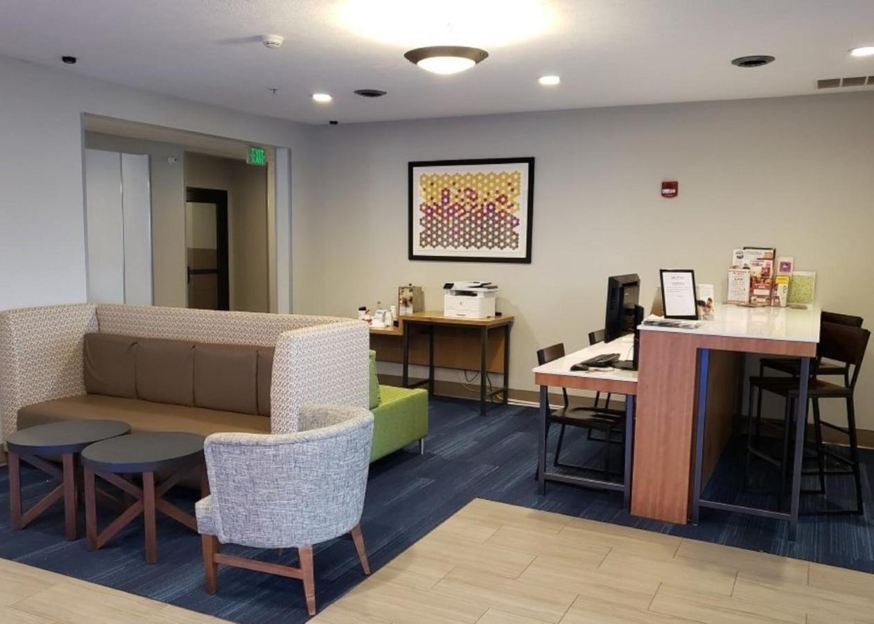 Holiday Inn Express Hotel And Suites Lincoln Airport By Ihg Exterior foto
