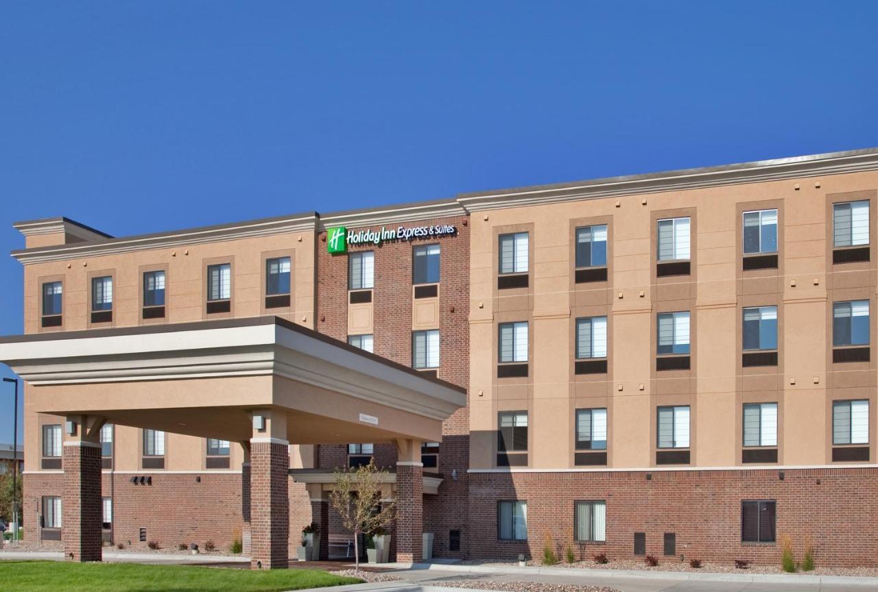 Holiday Inn Express Hotel And Suites Lincoln Airport By Ihg Exterior foto